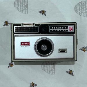 Vintage Kodak Instamatic 104 Camera - Color Outfit with Camera Bag